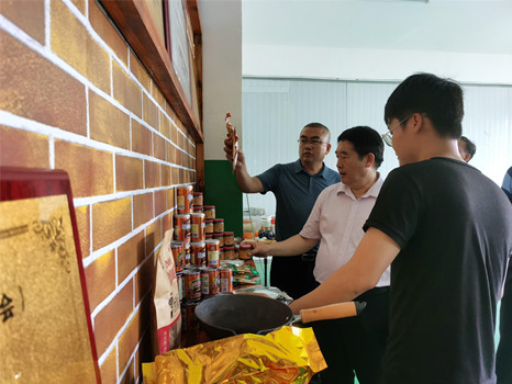 现场考察1_副本.jpg 现场考察1_副本.jpg