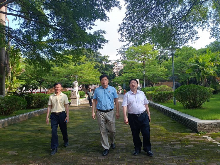 轻工院班子带队走访西江农场 (1)_副本.jpg