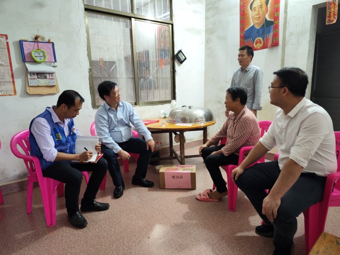 了解脱贫户情况_副本.jpg