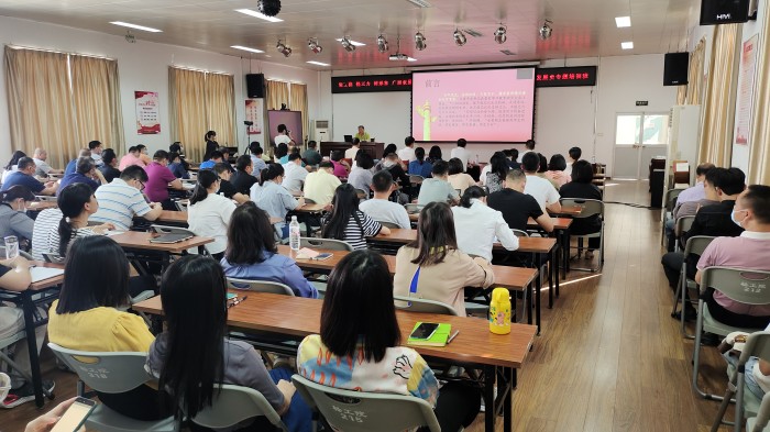 胡光明以《学史力行担使命 强垦奋进谱新篇》为题授课_副本.jpg 胡光明以《学史力行担使命 强垦奋进谱新篇》为题授课_副本.jpg