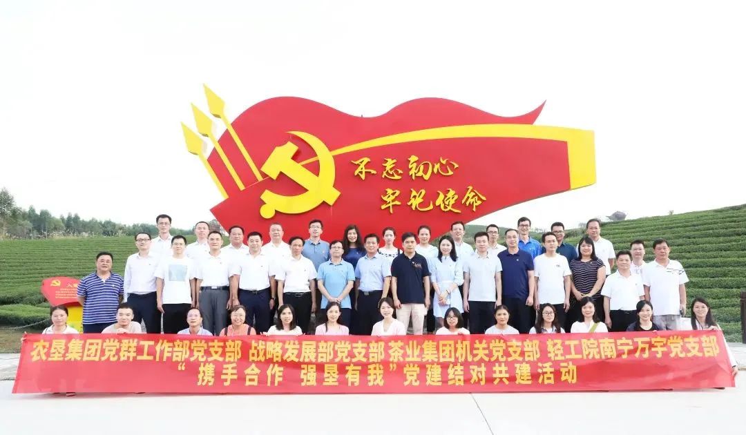 合影图片.jpg 合影图片.jpg