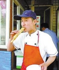 “良心油条哥”每天坚持使用新油引热议(图)